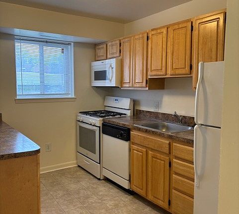 5th image of 310 Hunter Hill Dr #A