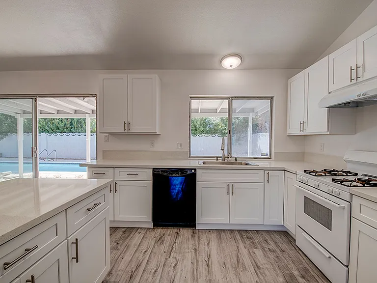 5461 Palmyra Ave — Photo 19