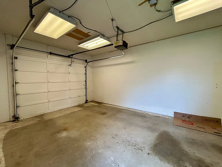 957 Roxwood Ln #C — Photo 27