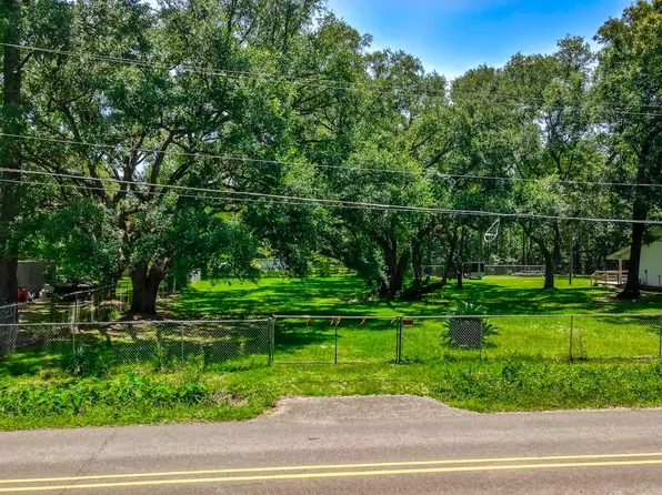 Oak Park Dr, Madisonville, LA 70447