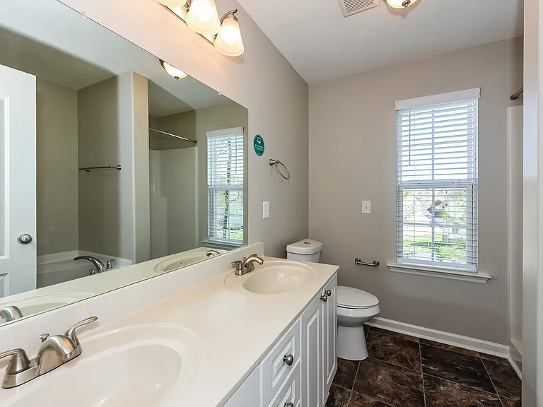 817 Sandworth Cv — Photo 11