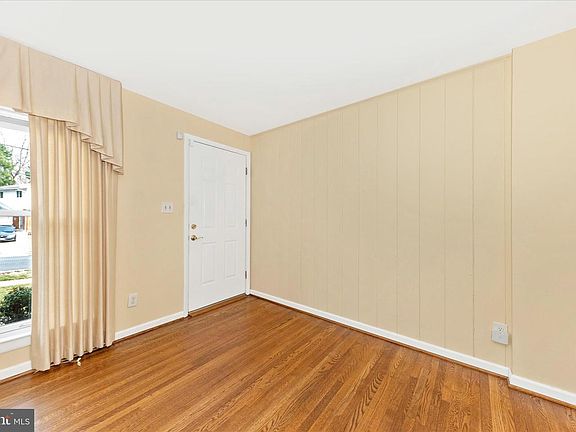 4th image of 11802 Pittson Rd