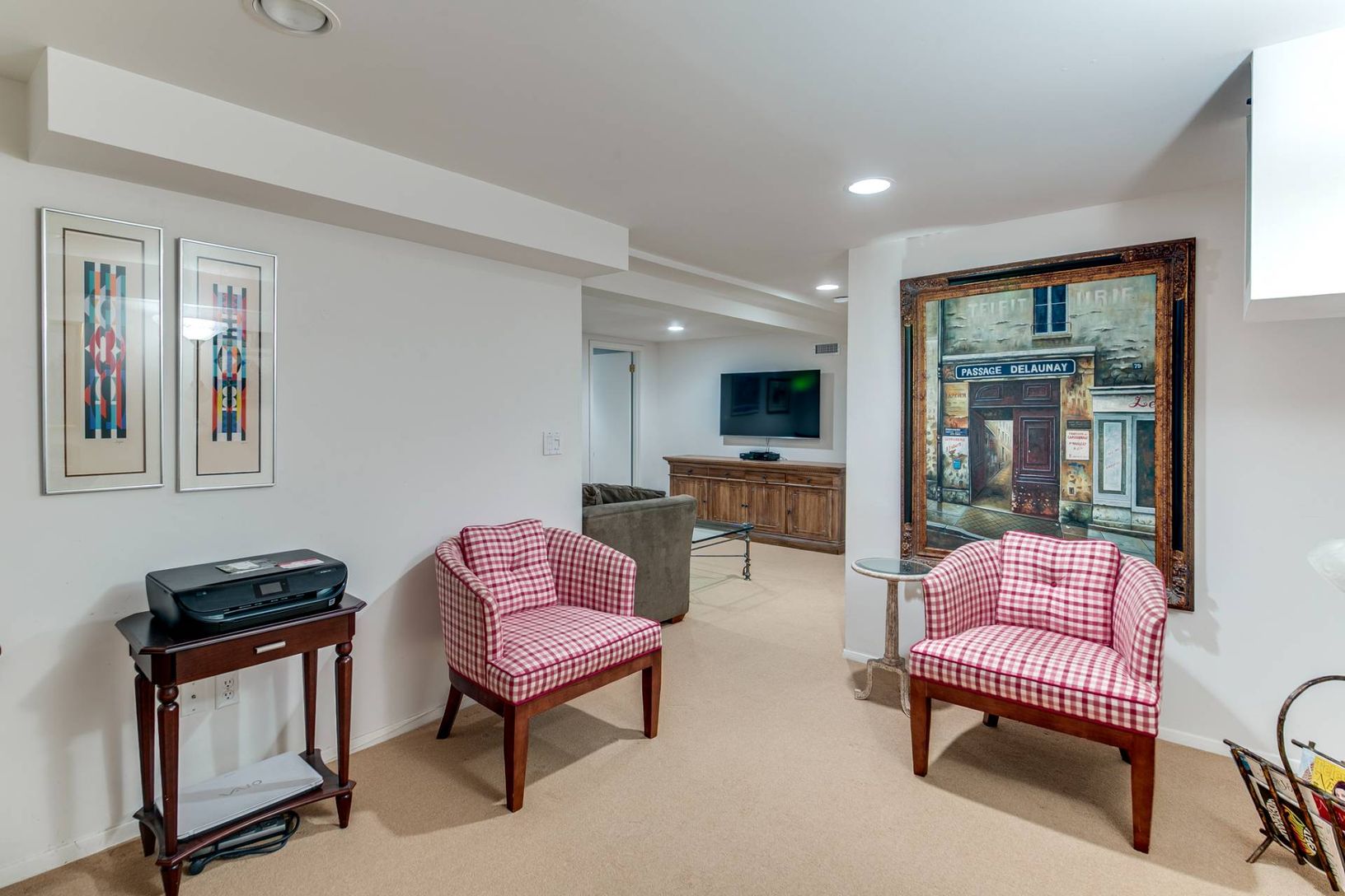  LOWER LEVEL SITTING ROOM