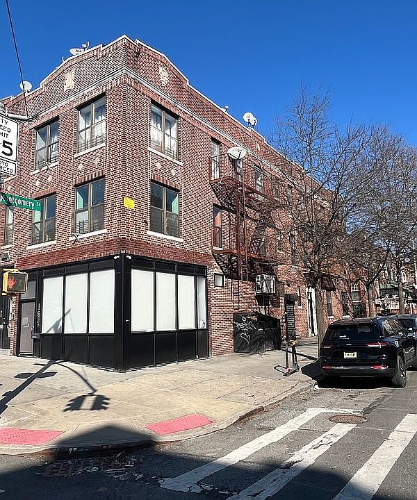 2nd image of 401 Troy Ave #1