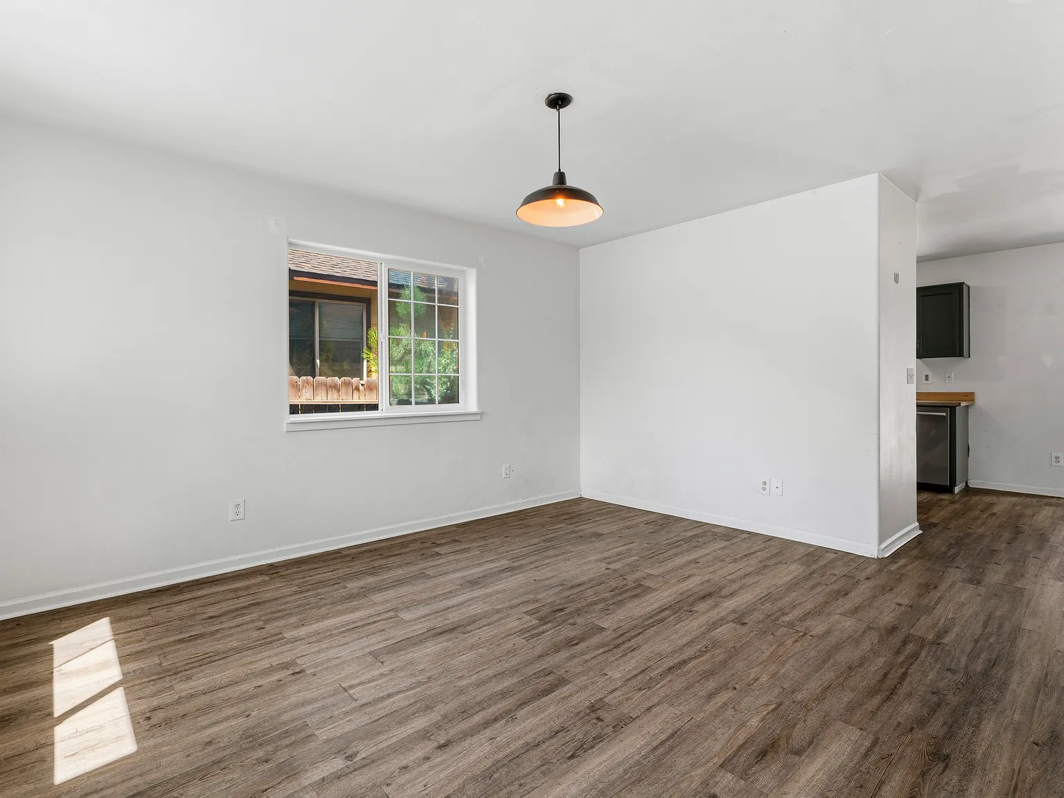 3 bed, 2.5 bath, 1150 sqft, $2,200 — Photo 2