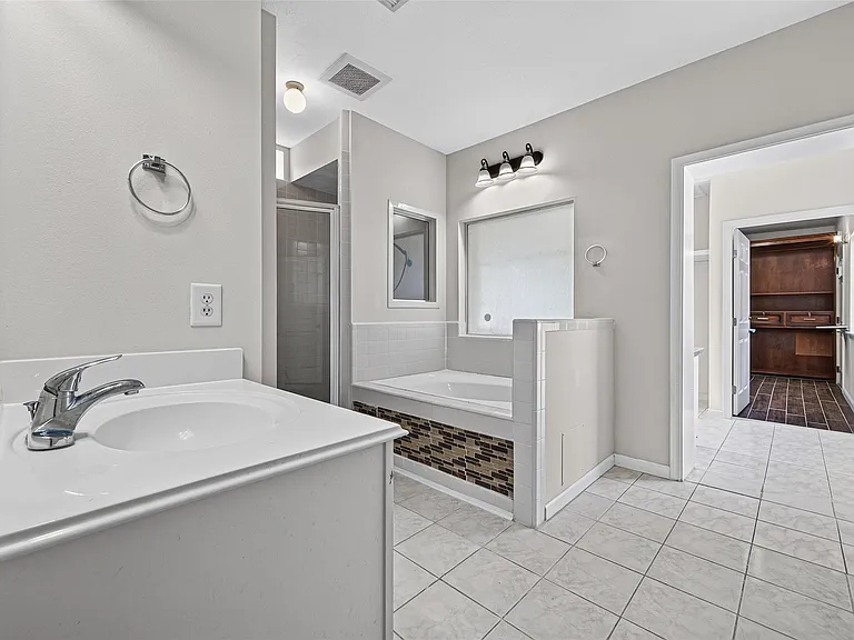 2502 Rosebluff Ct — Photo 43
