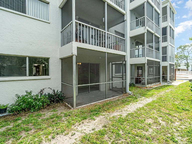 4906 Victoria Dr #103 — Photo 18