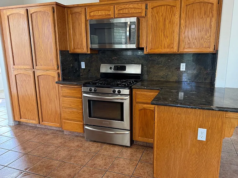 150 Lake Dr — Photo 8