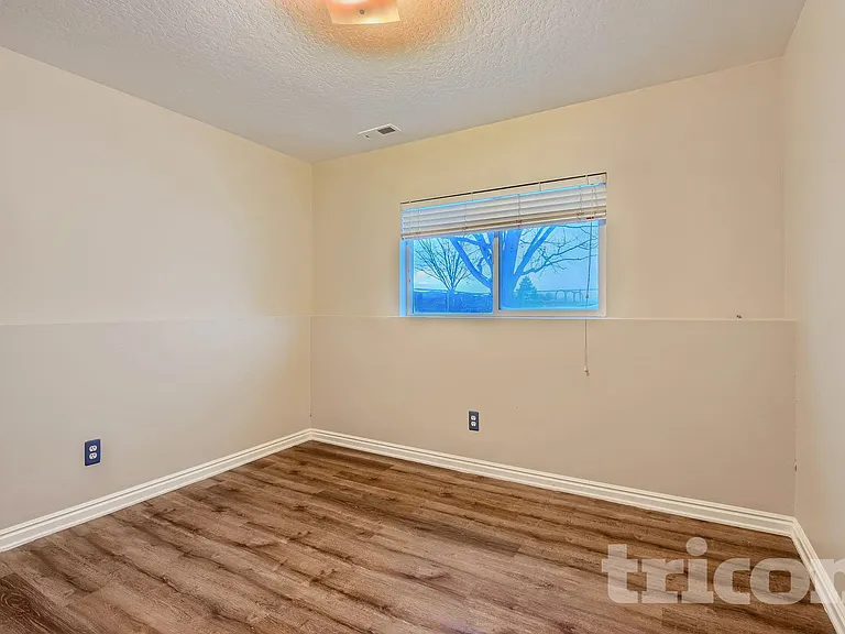 725 N 1010 W — Photo 9