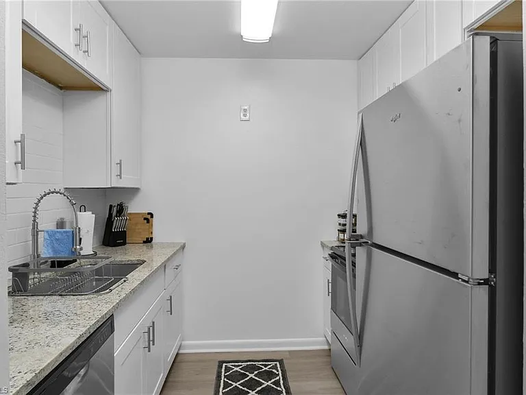 3225 E Riverside Dr — Photo 7