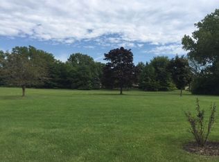 90 Clay Ct, Lake Bluff, IL