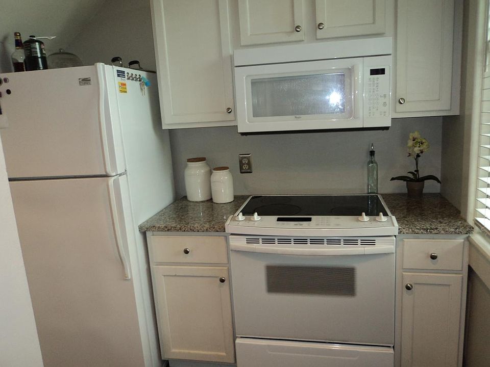 Recently Remodeled Kitchen. New Appliances