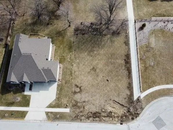 526 Bellflower Dr, Ames, IA 50014