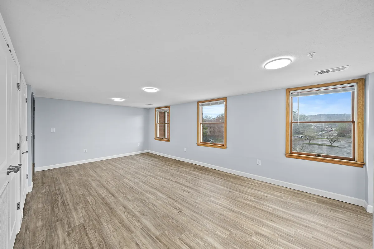 Building Photo - 1735 Merriman Rd #101