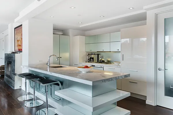 Rented by Golden Lioness Corp | media 18