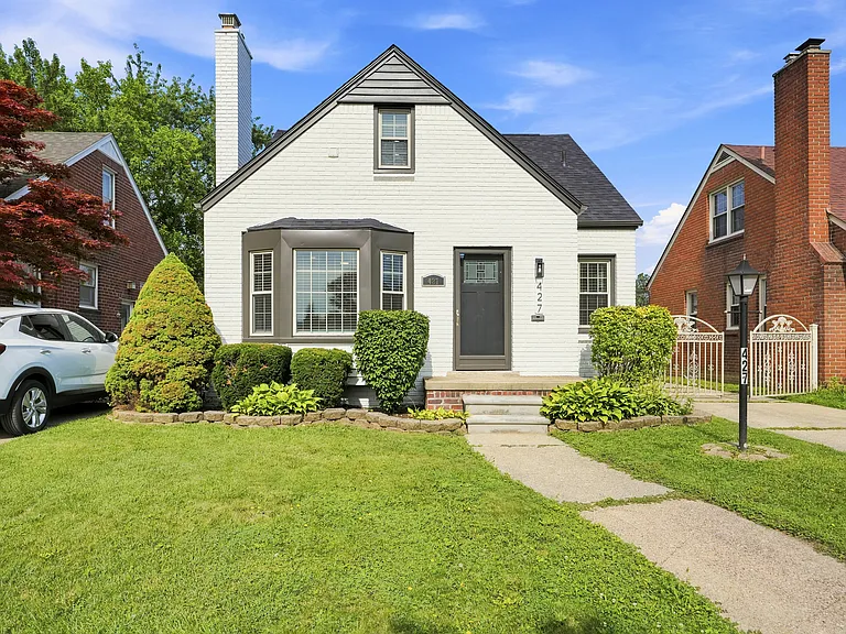 427 N Waverly St — Photo 36