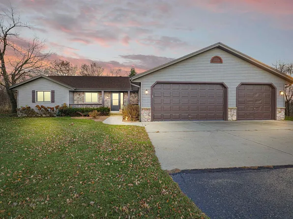 W9109 Brazelton Dr, Kewaskum, WI 53040