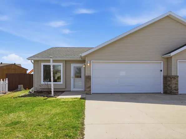 3413 38th St S, Moorhead, MN 56560
