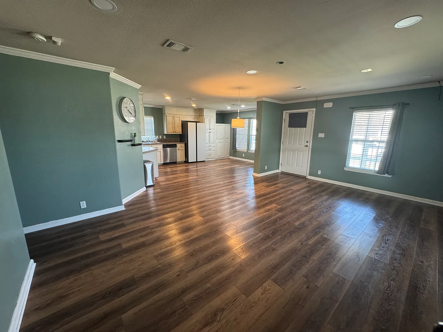 3 bed, 1400 sqft, $1,650 — Photo 3