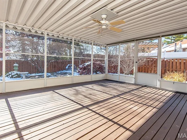 4 Barrington Dr — Photo 35