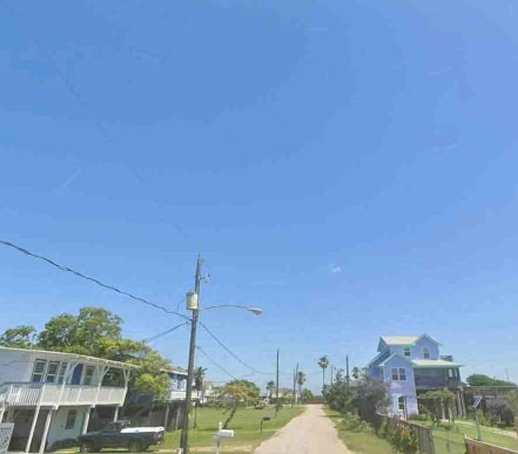 Exterior Neighborhood (street photo)
