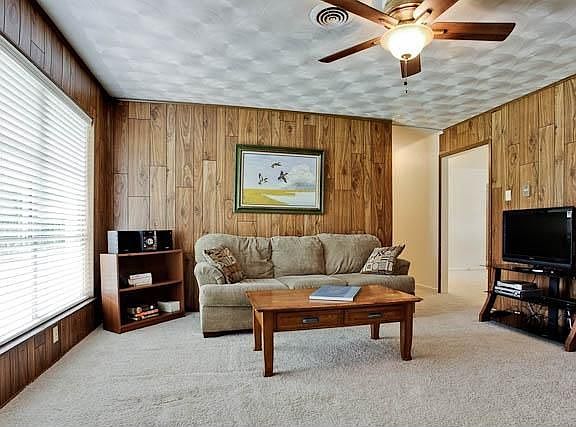 5th image of 322 N Cottonwood Dr