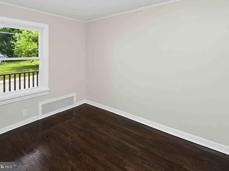 828 Mill St — Photo 8