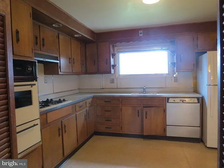 3539 Logan St — Photo 7