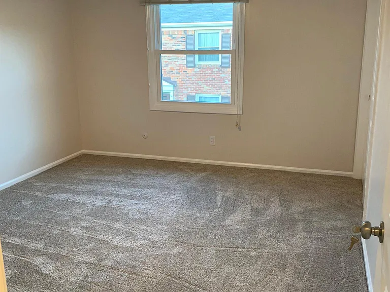 952 Chatham Ln #D — Photo 10