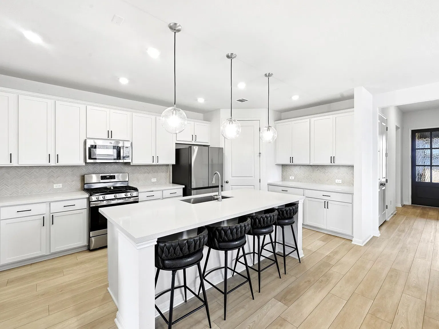 3 bed, 2.0 bath, 1754 sqft, $2,500 — Photo 1