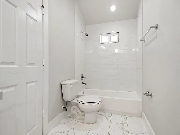 5901 Woodview Dr #B — Photo 6