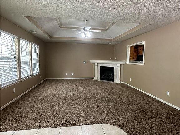 4th image of 503 SW Cross Creek Dr