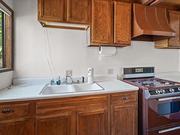 5th image of 1011 Butte Ave