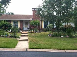 10032 Lakeshire Dr, Saint Louis, MO 63123