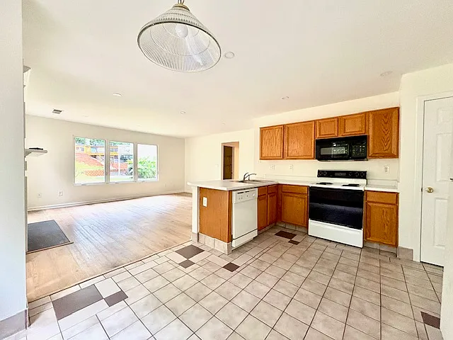 3821 Majestic Ln SW — Photo 8