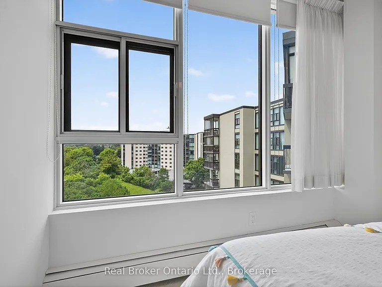 23 Woodlawn Rd E #811 — Photo 34