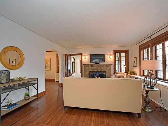 3rd image of 4825 Beverly Hill Dr