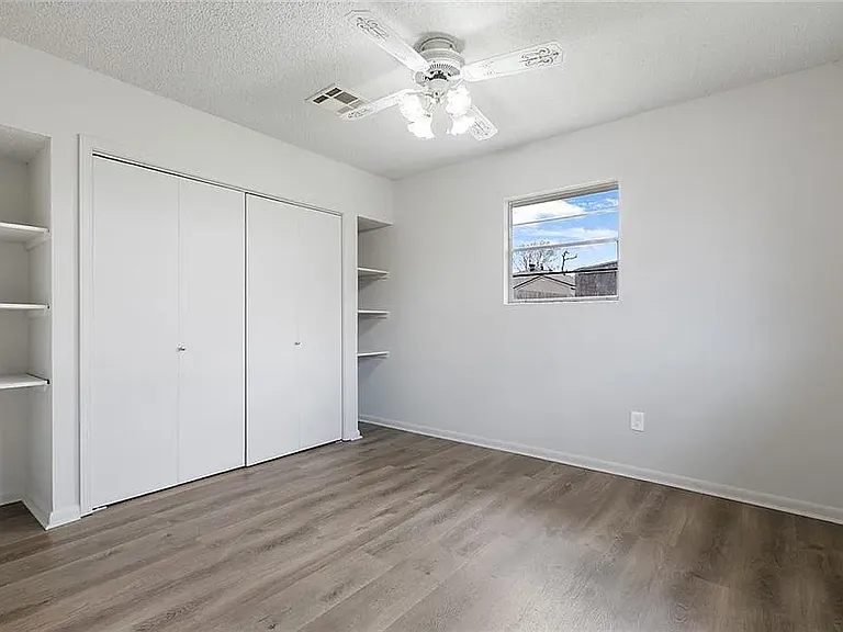 220 Grove Ave — Photo 12