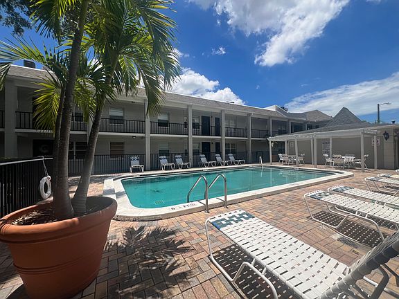 2nd image of 5221 Bayshore Blvd APT 14