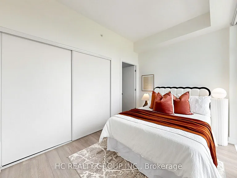 6 Parkwood Ave #701 — Photo 10