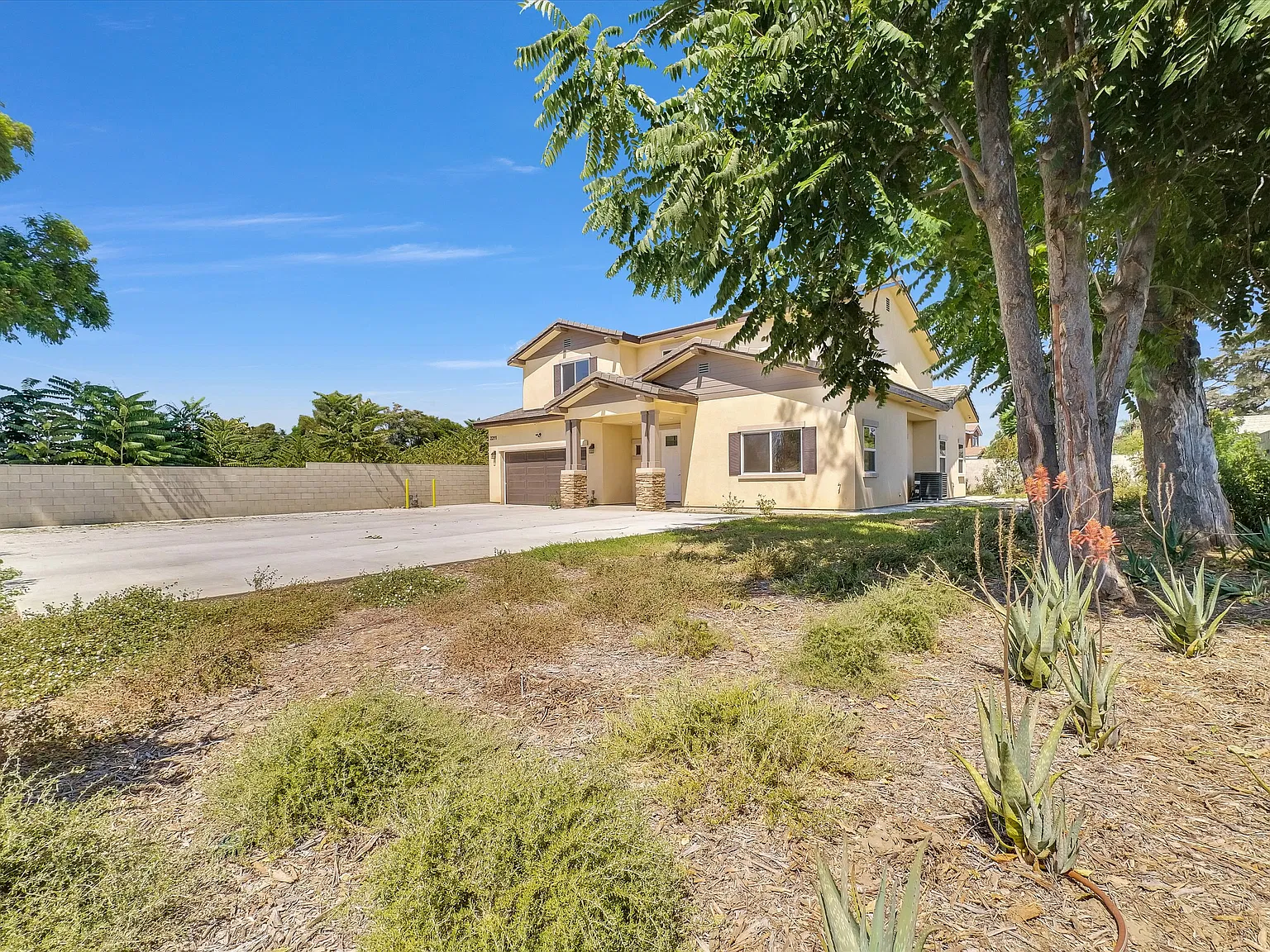 4 bed, 2593 sqft, $5,400 — Photo 2