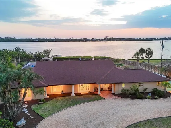 1275 Bayshore Dr, Englewood, FL 34223
