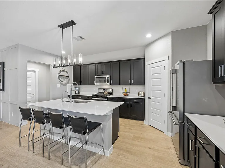 3335 Kendleshire Ln — Photo 17