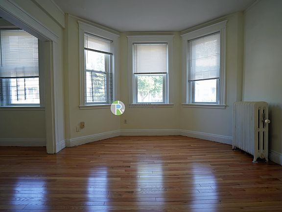 2nd image of 14 Orkney Rd APT 1