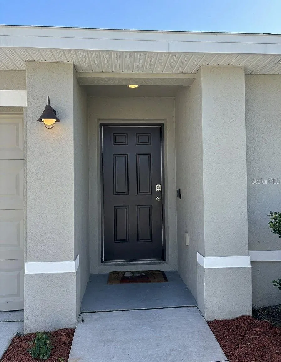 4 bed, 2.0 bath, 1483 sqft, $1,850 — Photo 2