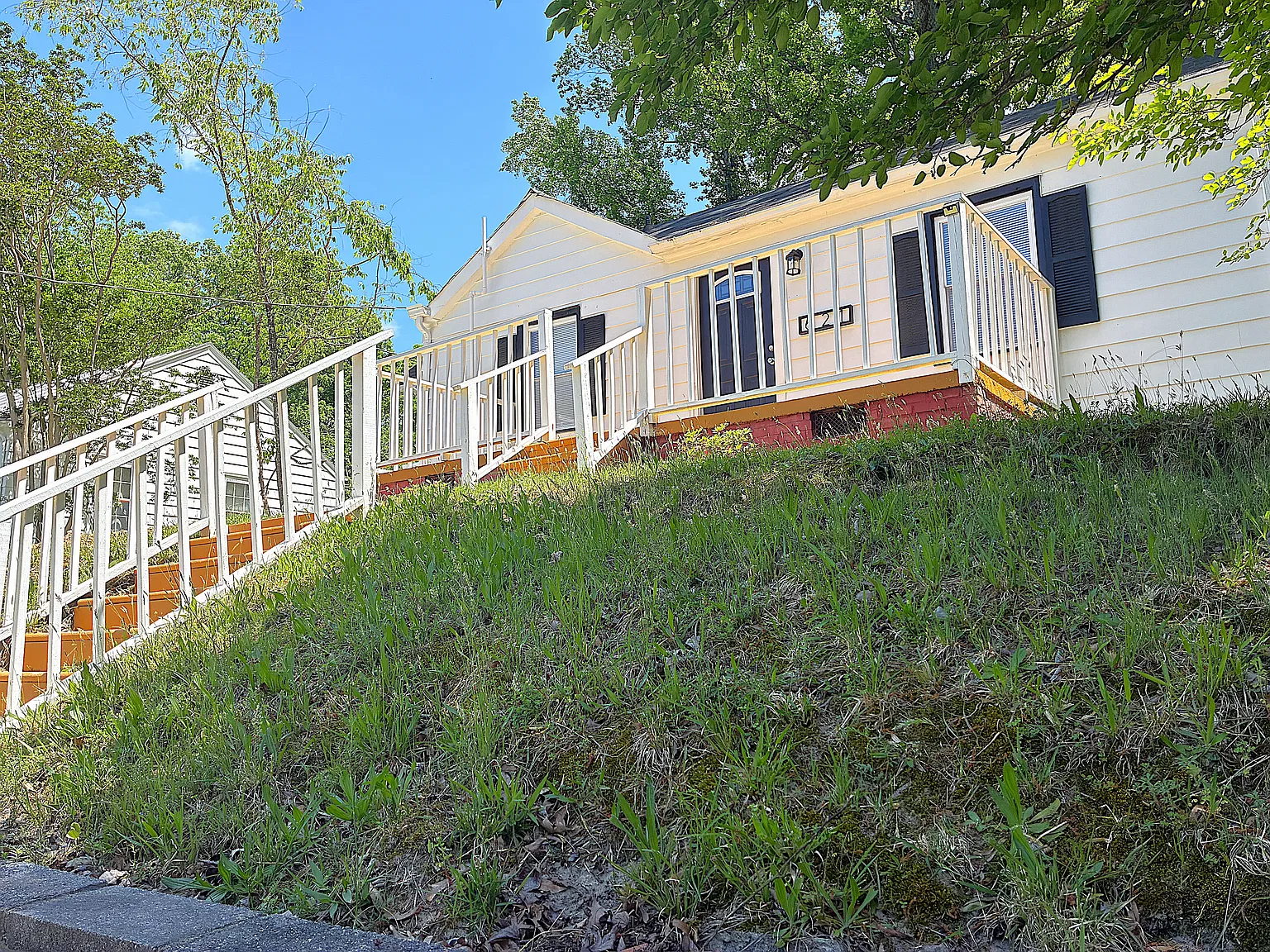 621 Bernice St — Photo 1