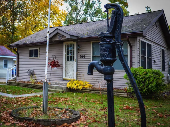 709 Houghton View Dr, Prudenville, MI 48651