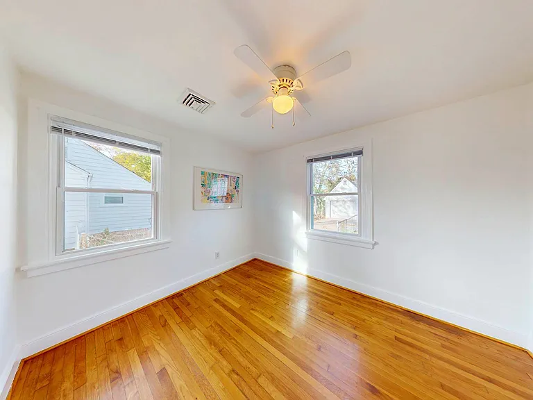 110 E Union St — Photo 17