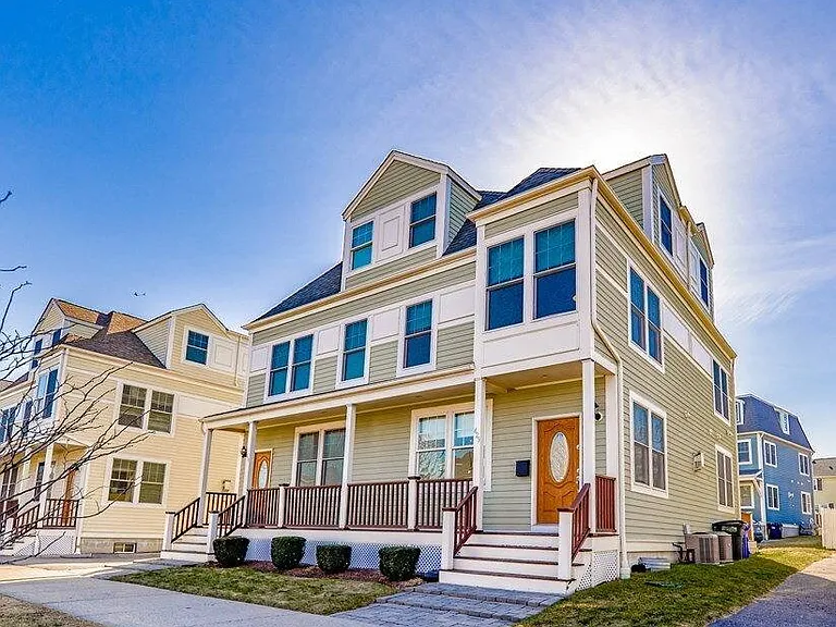 429 Gallivan Blvd — Photo 2