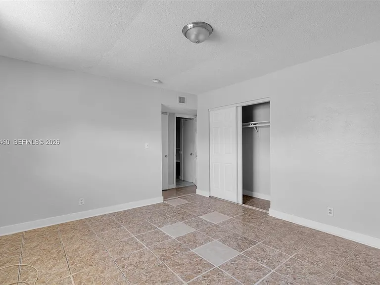 632 SW 16th Ave #D — Photo 5